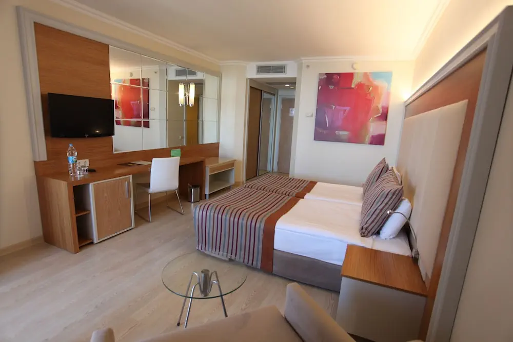 HOTEL: AQI Pegasos Resort