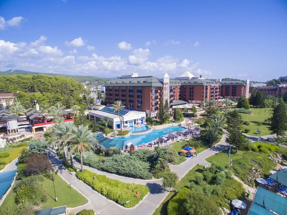 HOTEL: AQI Pegasos Resort