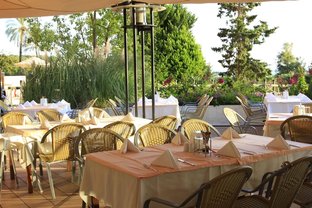 HOTEL: AQI Pegasos Resort
