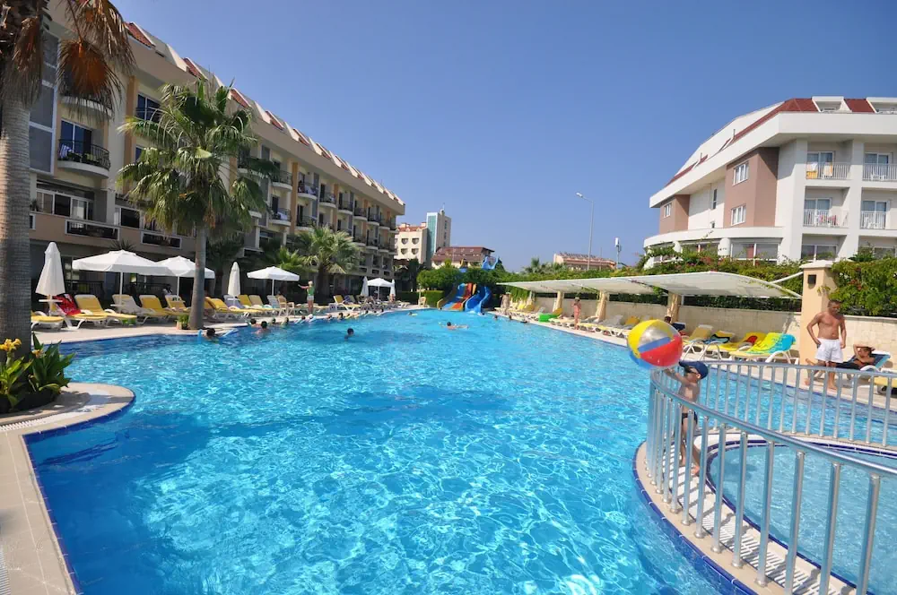 HOTEL: Hotel Camyuva Beach