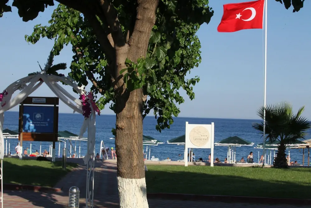 HOTEL: Hotel Camyuva Beach