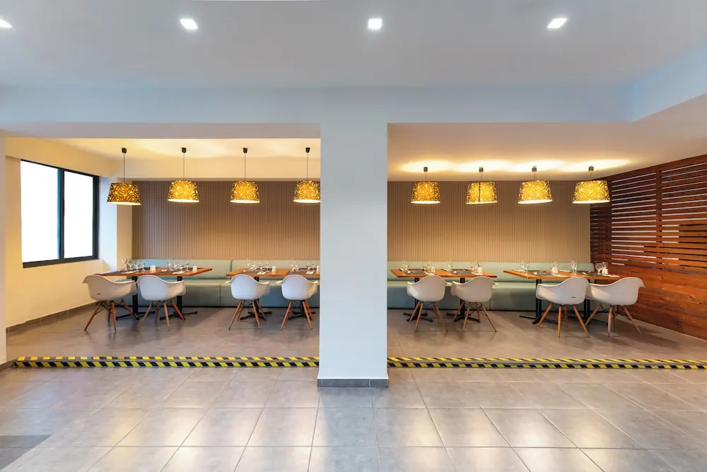 HOTEL: Amphitryon City Hotel
