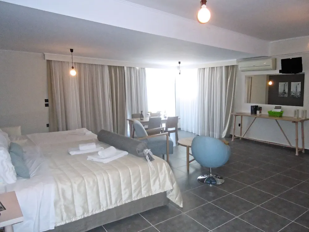 HOTEL: Amphitryon City Hotel