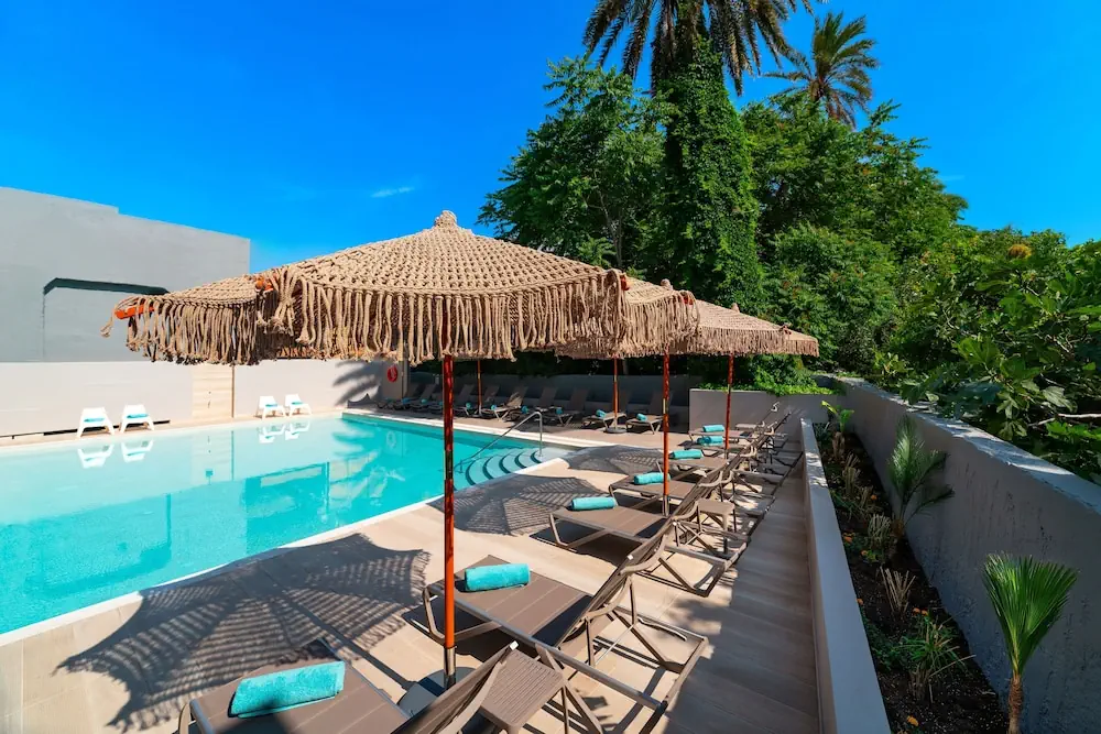 HOTEL: Amphitryon City Hotel