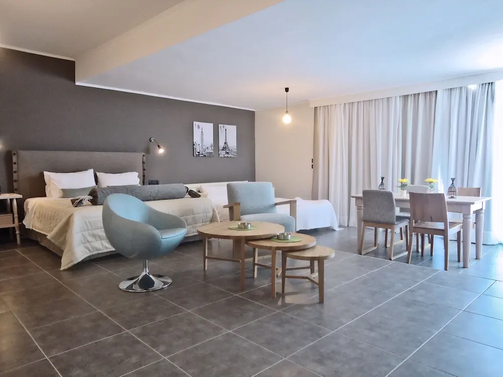 HOTEL: Amphitryon City Hotel