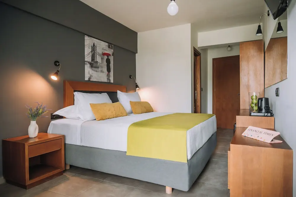 HOTEL: Amphitryon City Hotel