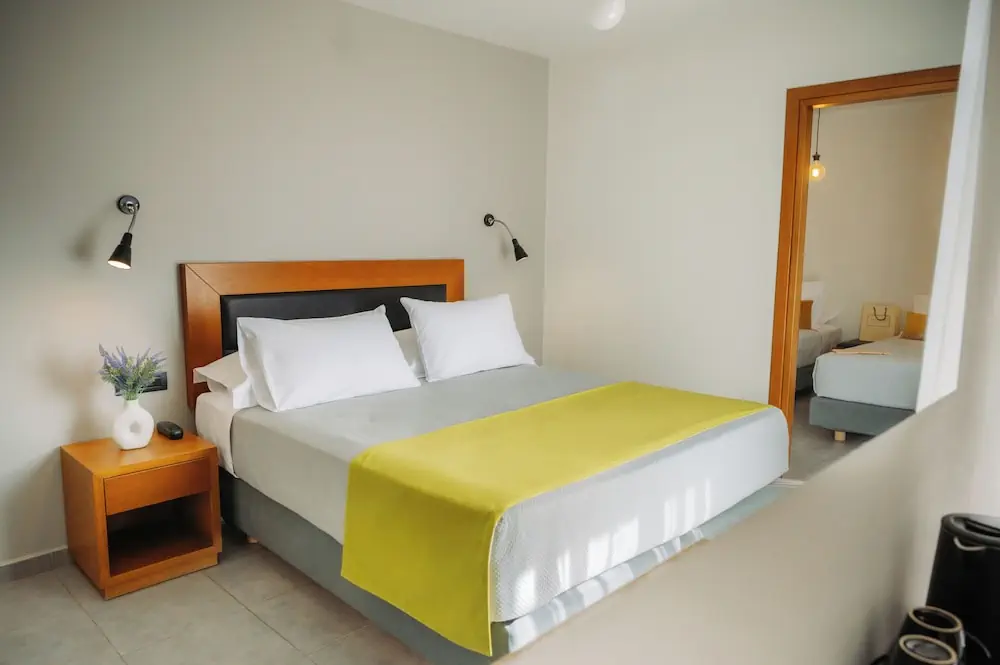 HOTEL: Amphitryon City Hotel
