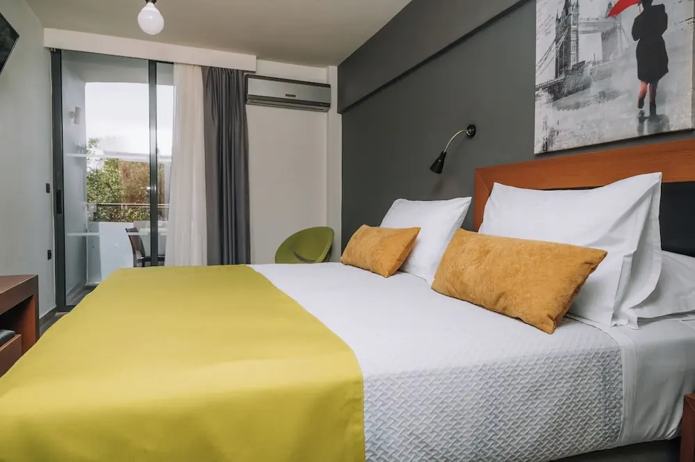 HOTEL: Amphitryon City Hotel