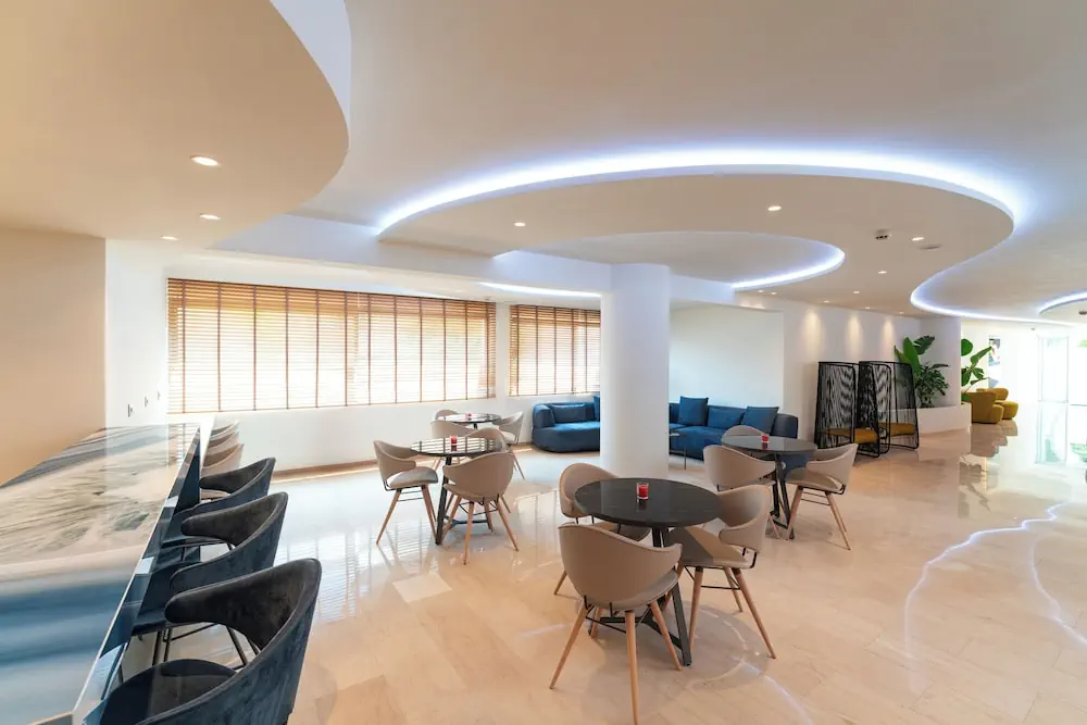 HOTEL: Amphitryon City Hotel