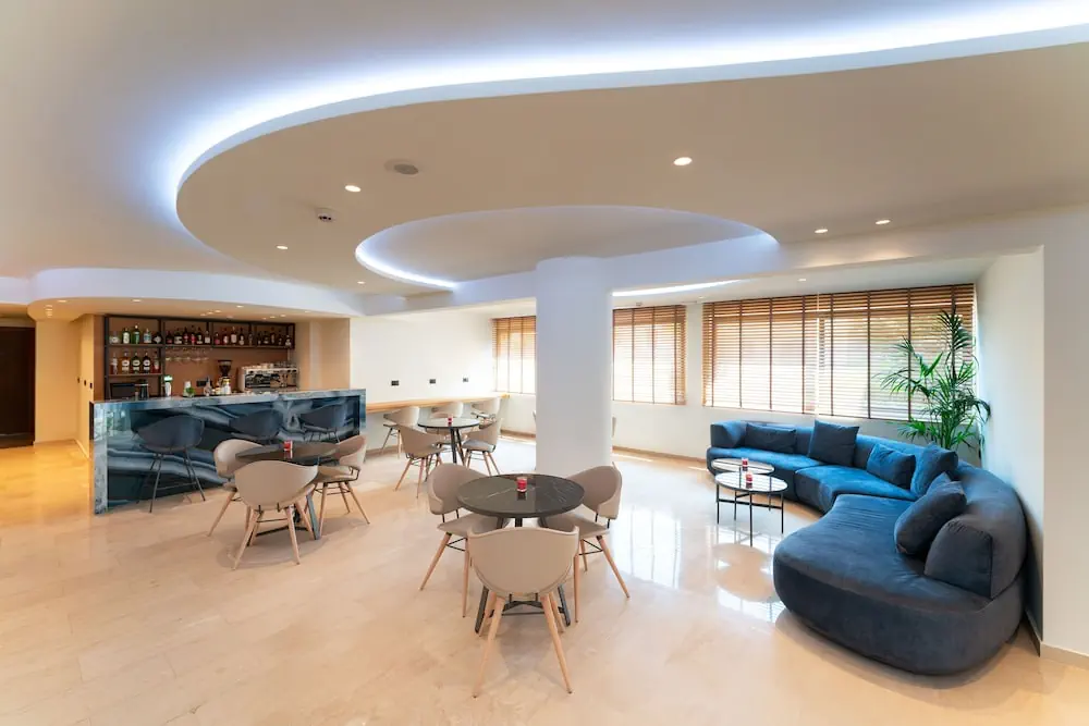 HOTEL: Amphitryon City Hotel