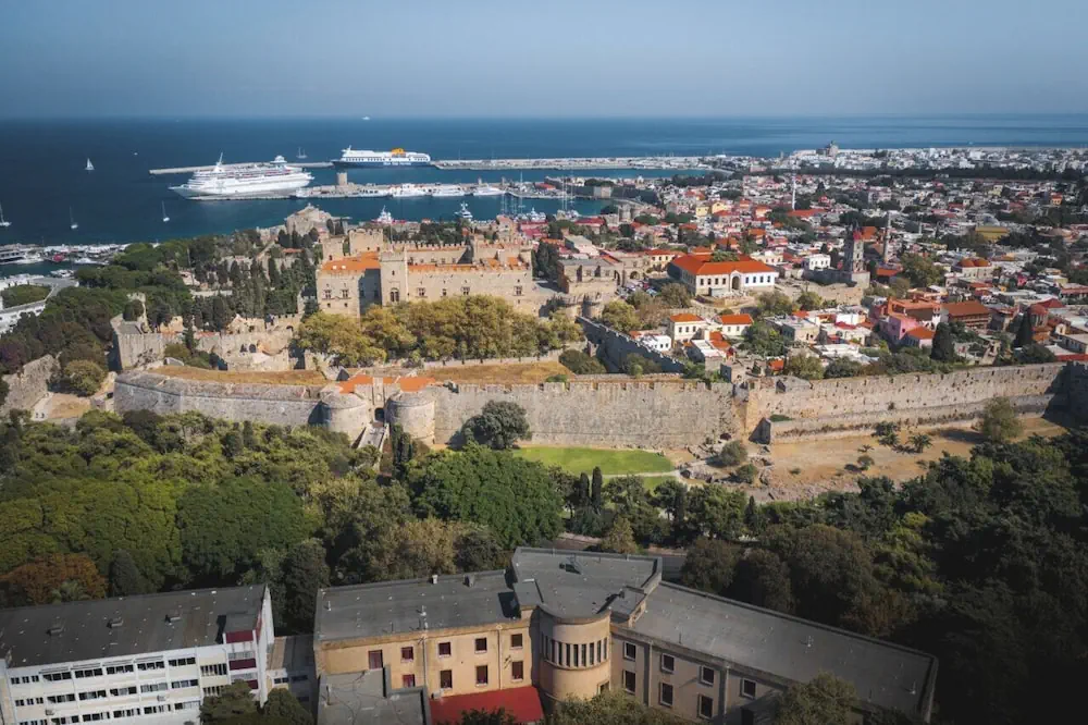 HOTEL: Amphitryon City Hotel