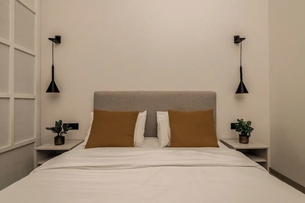 HOTEL: New Beach Hotel