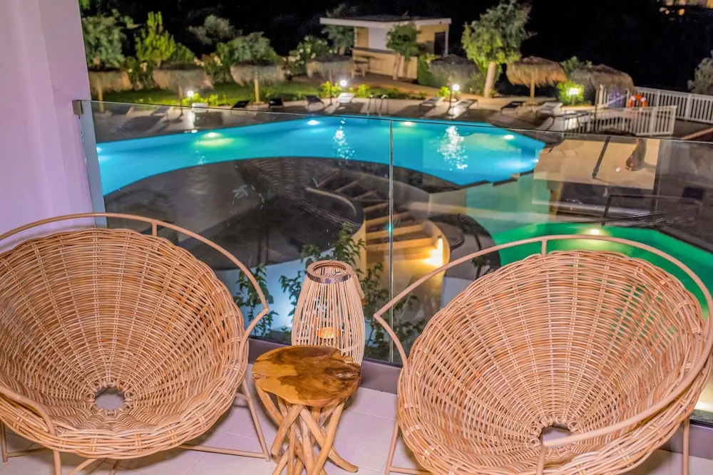 HOTEL: Lindos Breeze Beach Hotel