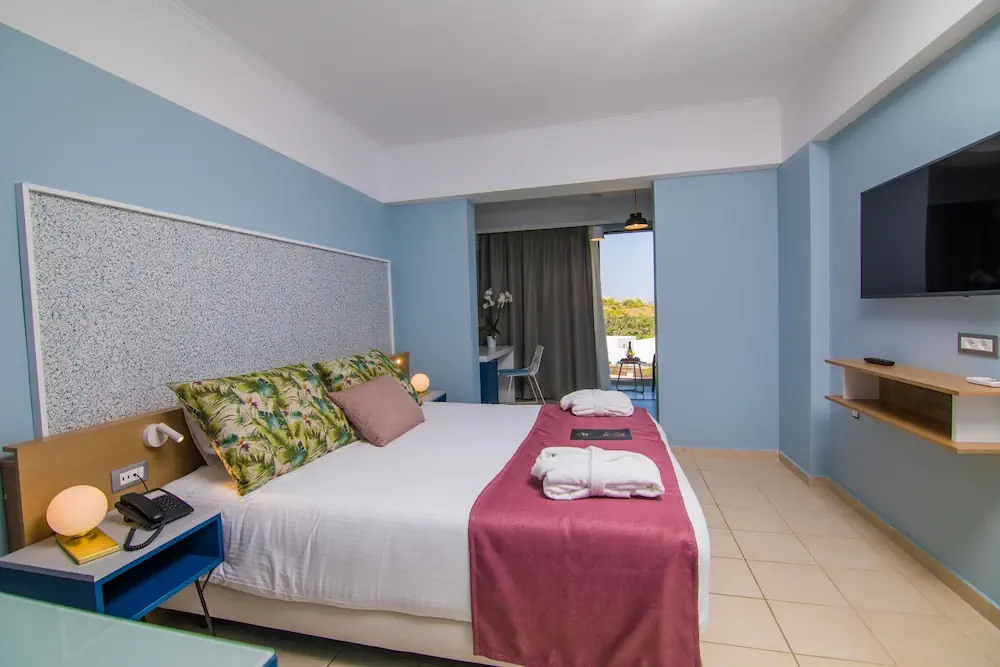 HOTEL: Lindos Breeze Beach Hotel