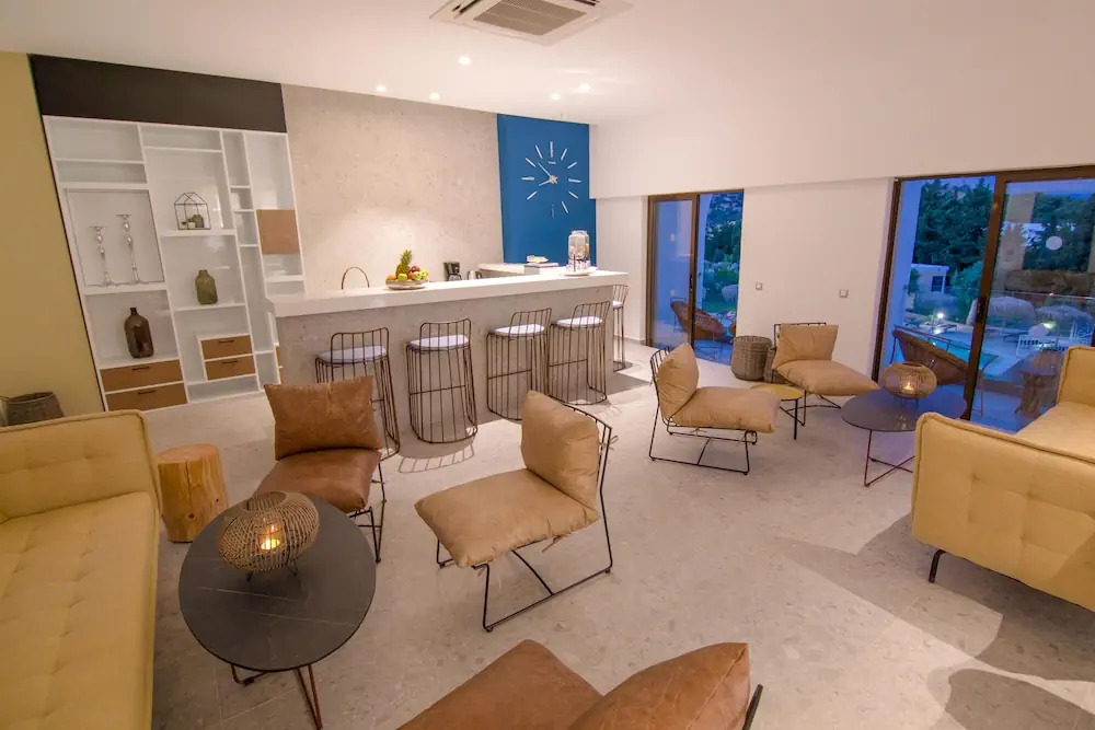 HOTEL: Lindos Breeze Beach Hotel