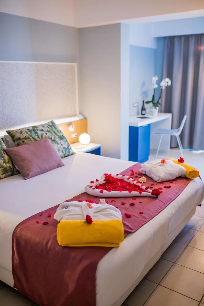 HOTEL: Lindos Breeze Beach Hotel