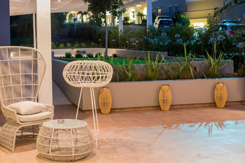 HOTEL: Lindos Breeze Beach Hotel