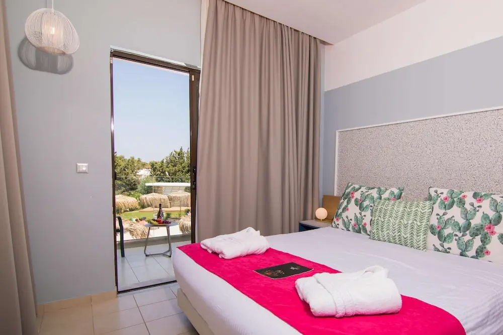 HOTEL: Lindos Breeze Beach Hotel