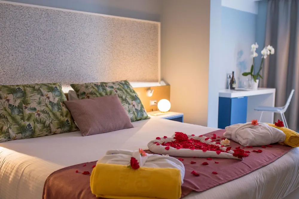 HOTEL: Lindos Breeze Beach Hotel