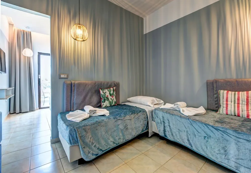 HOTEL: Lindos Breeze Beach Hotel