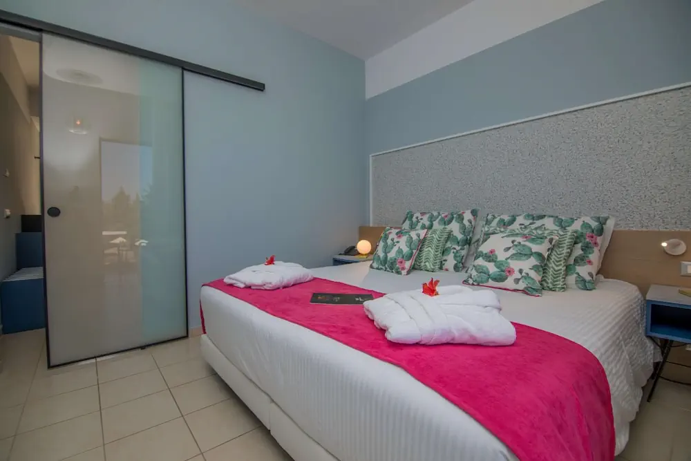 HOTEL: Lindos Breeze Beach Hotel