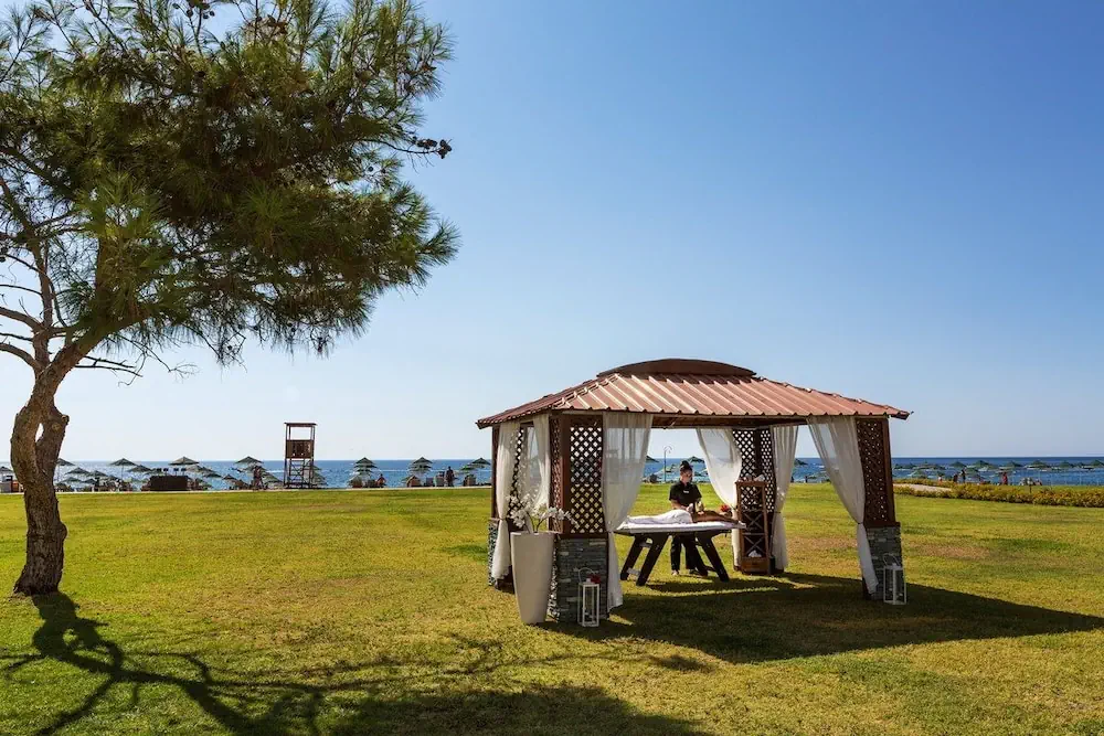 HOTEL: Lindos Breeze Beach Hotel