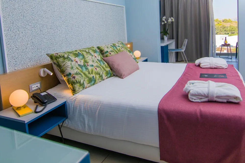HOTEL: Lindos Breeze Beach Hotel