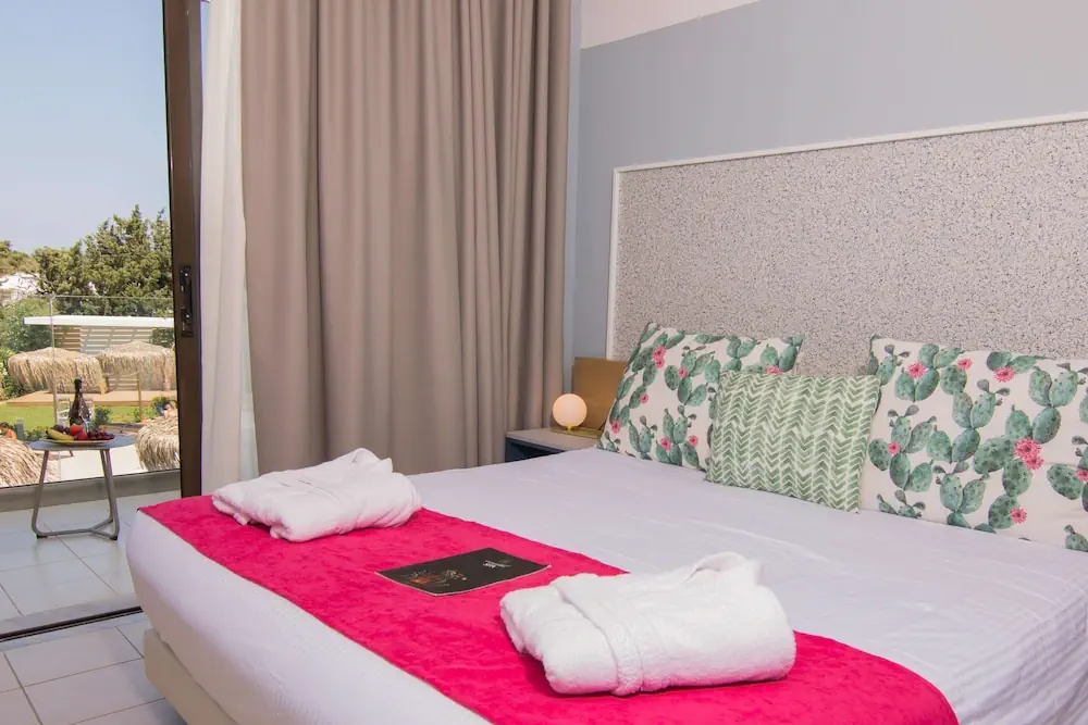 HOTEL: Lindos Breeze Beach Hotel