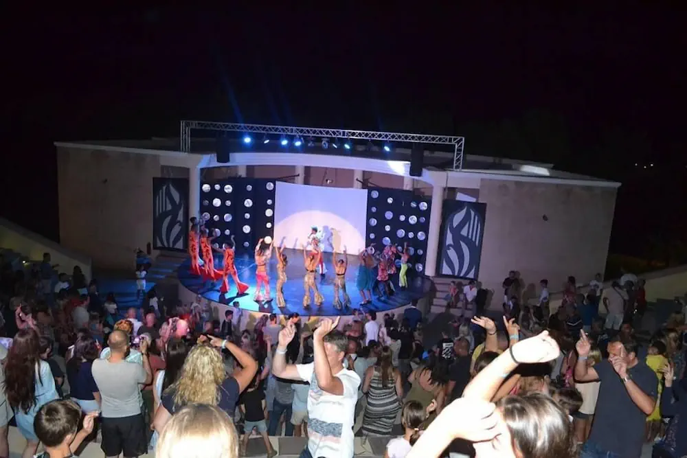 HOTEL: Lindos Breeze Beach Hotel