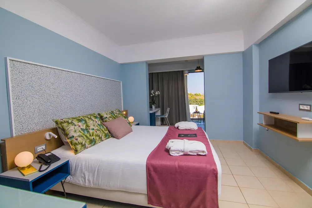 HOTEL: Lindos Breeze Beach Hotel