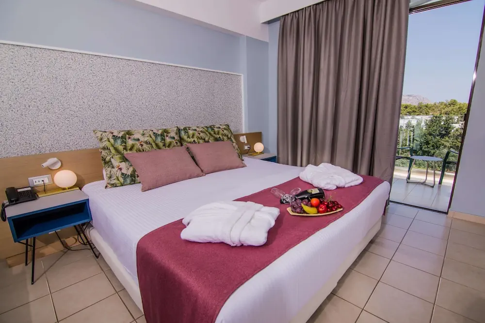 HOTEL: Lindos Breeze Beach Hotel