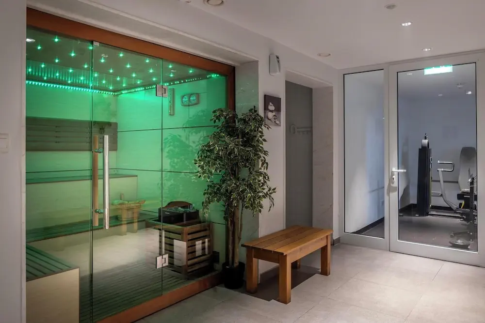 HOTEL: Park Beach Hotel