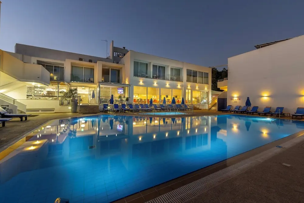 HOTEL: Park Beach Hotel