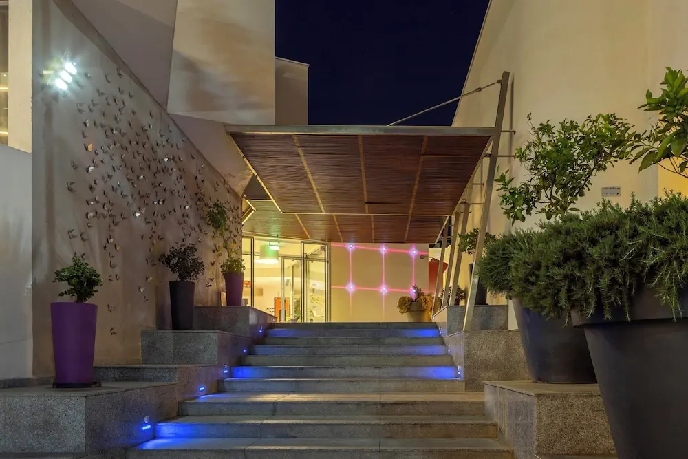 HOTEL: Park Beach Hotel