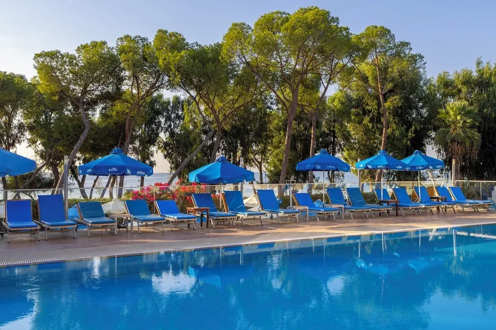 HOTEL: Park Beach Hotel