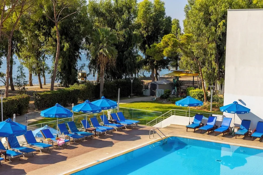 HOTEL: Park Beach Hotel