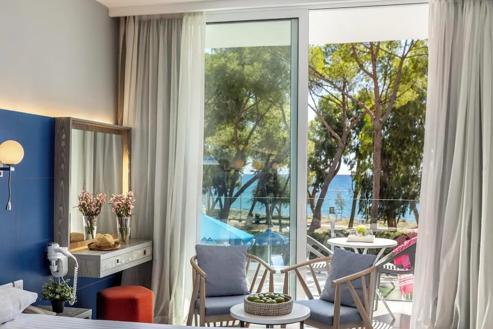 HOTEL: Park Beach Hotel