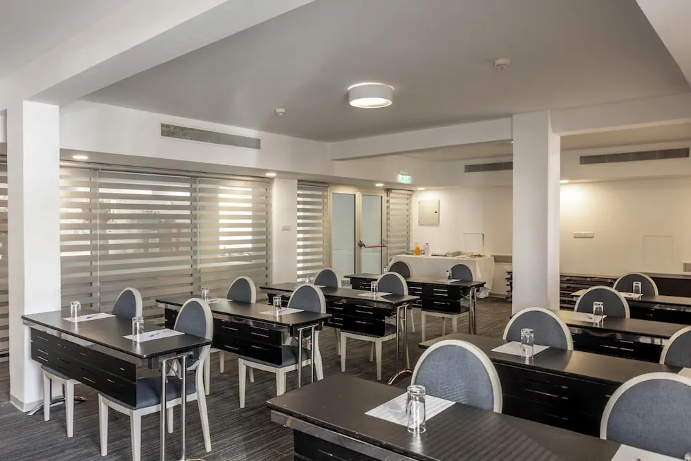 HOTEL: Park Beach Hotel