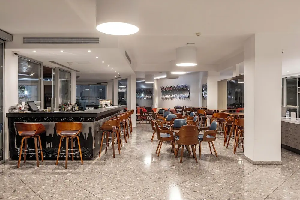 HOTEL: Park Beach Hotel