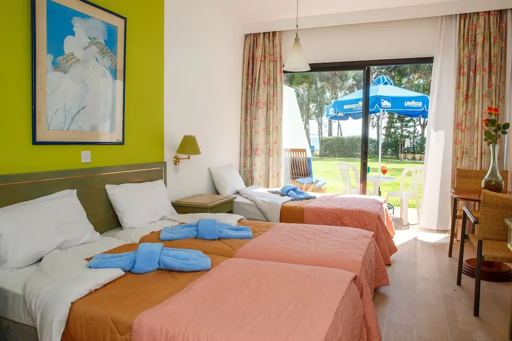 HOTEL: Park Beach Hotel