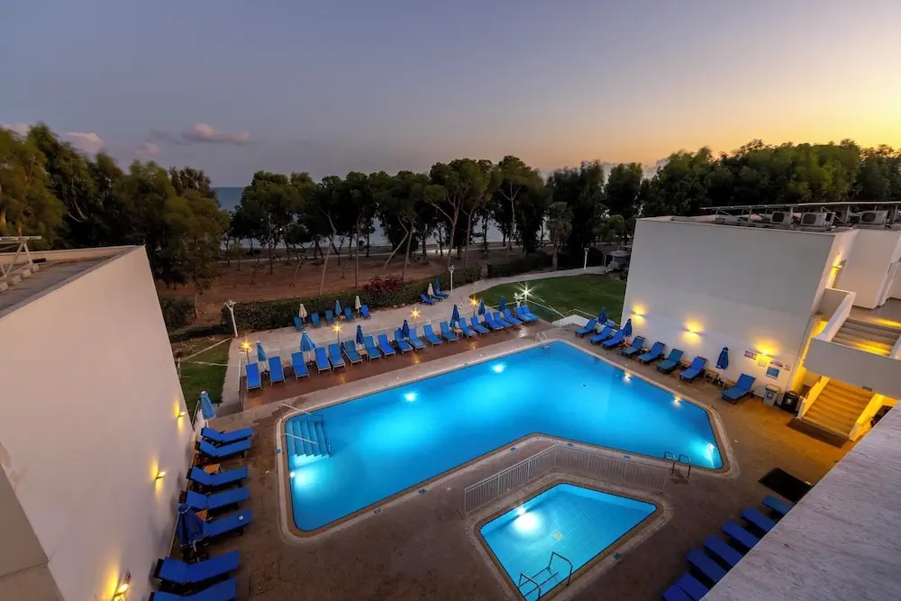 HOTEL: Park Beach Hotel