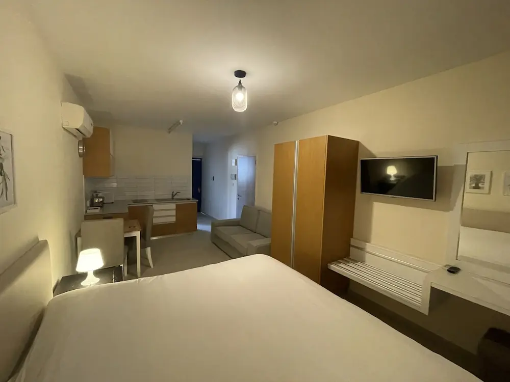 HOTEL: Vrachia Beach Hotel and Suites - Adults only
