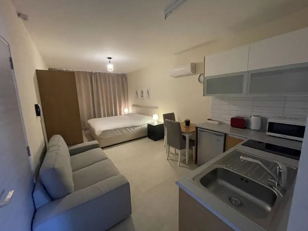 HOTEL: Vrachia Beach Hotel and Suites - Adults only