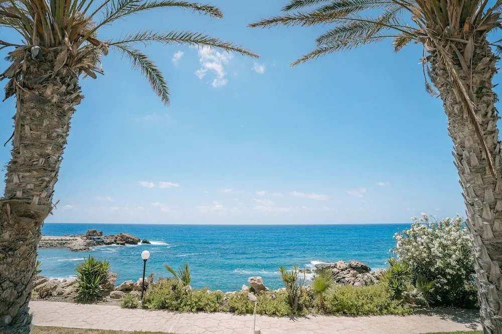 HOTEL: Vrachia Beach Hotel and Suites - Adults only