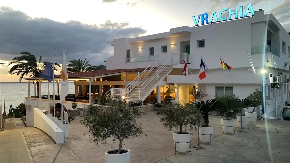 HOTEL: Vrachia Beach Hotel and Suites - Adults only