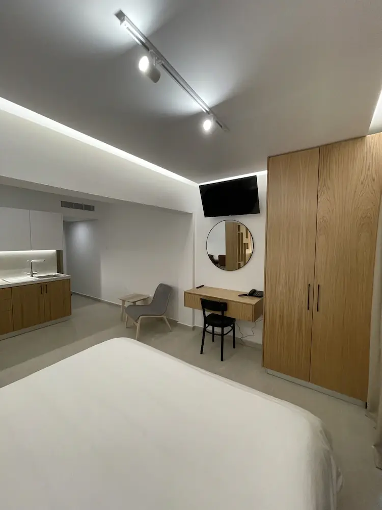 HOTEL: Vrachia Beach Hotel and Suites - Adults only