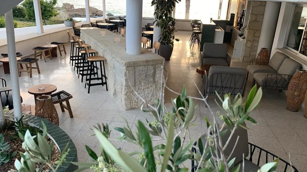 HOTEL: Vrachia Beach Hotel and Suites - Adults only