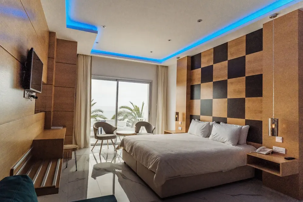 HOTEL: Vrachia Beach Hotel and Suites - Adults only