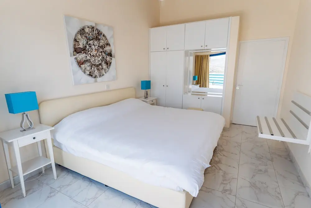 HOTEL: Vrachia Beach Hotel and Suites - Adults only