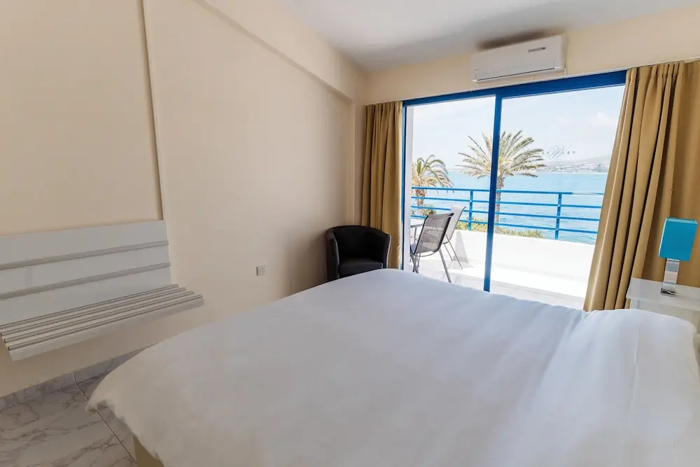 HOTEL: Vrachia Beach Hotel and Suites - Adults only